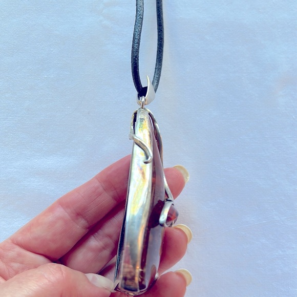 Amber pendant with leather necklace - Picture 11 of 14